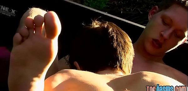  Outdoor feet sucking and anal drilling with skinny twinks